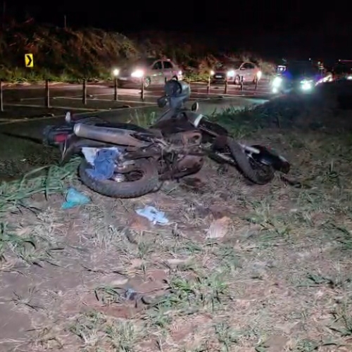 MOTOCICLISTA MORRE EM COLISÃO FRONTAL COM CAMINHÃO NA PR-445, EM LONDRINA