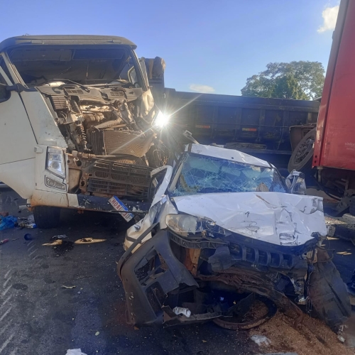 CAMINHÃO SEM FREIOS PROVOCA ENGAVETAMENTO E MATA MOTORISTA NA BR-376, EM ORTIGUEIRA