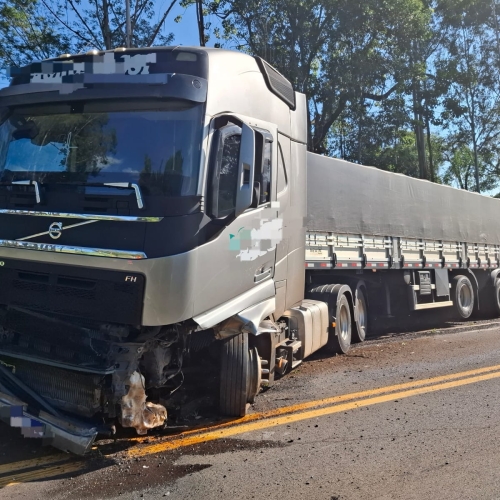 ULTRAPASSAGEM EM LOCAL PROIBIDO PROVOCA COLISÃO FRONTAL E DEIXA JOVEM FERIDO NA PRC-272, EM TOMAZINA