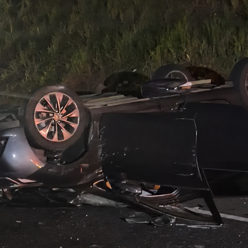 MOTORISTA MORRE APÓS COLISÃO COM CAMINHÃO E CAPOTAMENTO DE VEÍCULO NA PR-445 EM LONDRINA