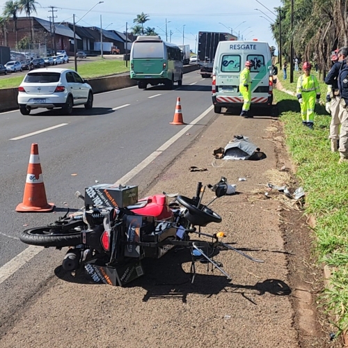 MOTOCICLISTA MORRE APÓS GRAVE ACIDENTE COM CAMINHÃO NA BR-369, EM LONDRINA