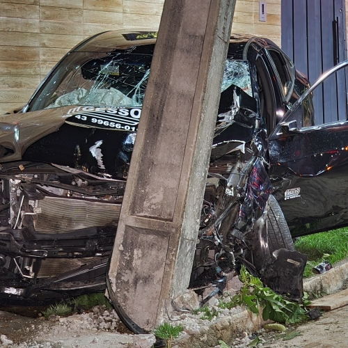 GRAVÍSSIMO ACIDENTE ENTRE CARRO E MOTO DEIXA TRÊS MORTOS NA ZONA NORTE DE LONDRINA