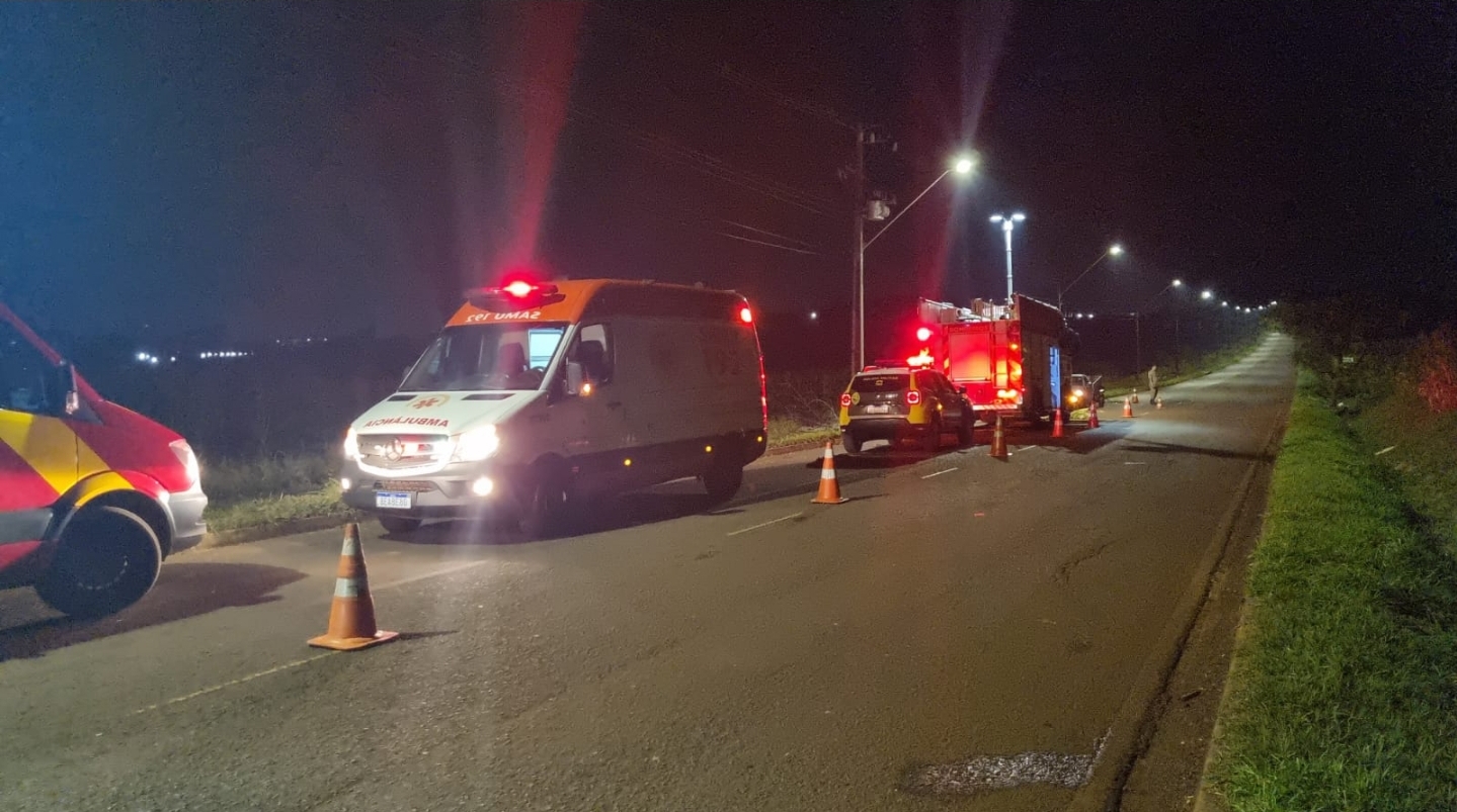 MOTOCICLISTA VAI PARAR EMBAIXO DE TAMPA DE CONCRETO DE CANALETA APÓS QUEDA DE MOTO EM LONDRINA 