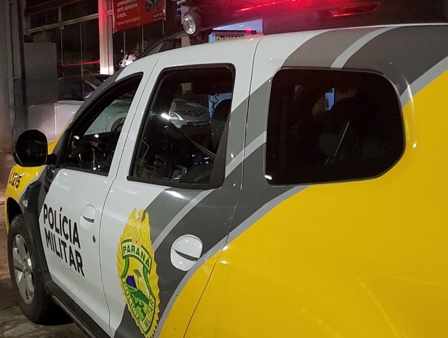 MULHER PULA DE CARRO EM MOVIMENTO APÓS TER SIDO AGREDIDA PELO AMÁSIO NA ZONA NORTE DE LONDRINA 