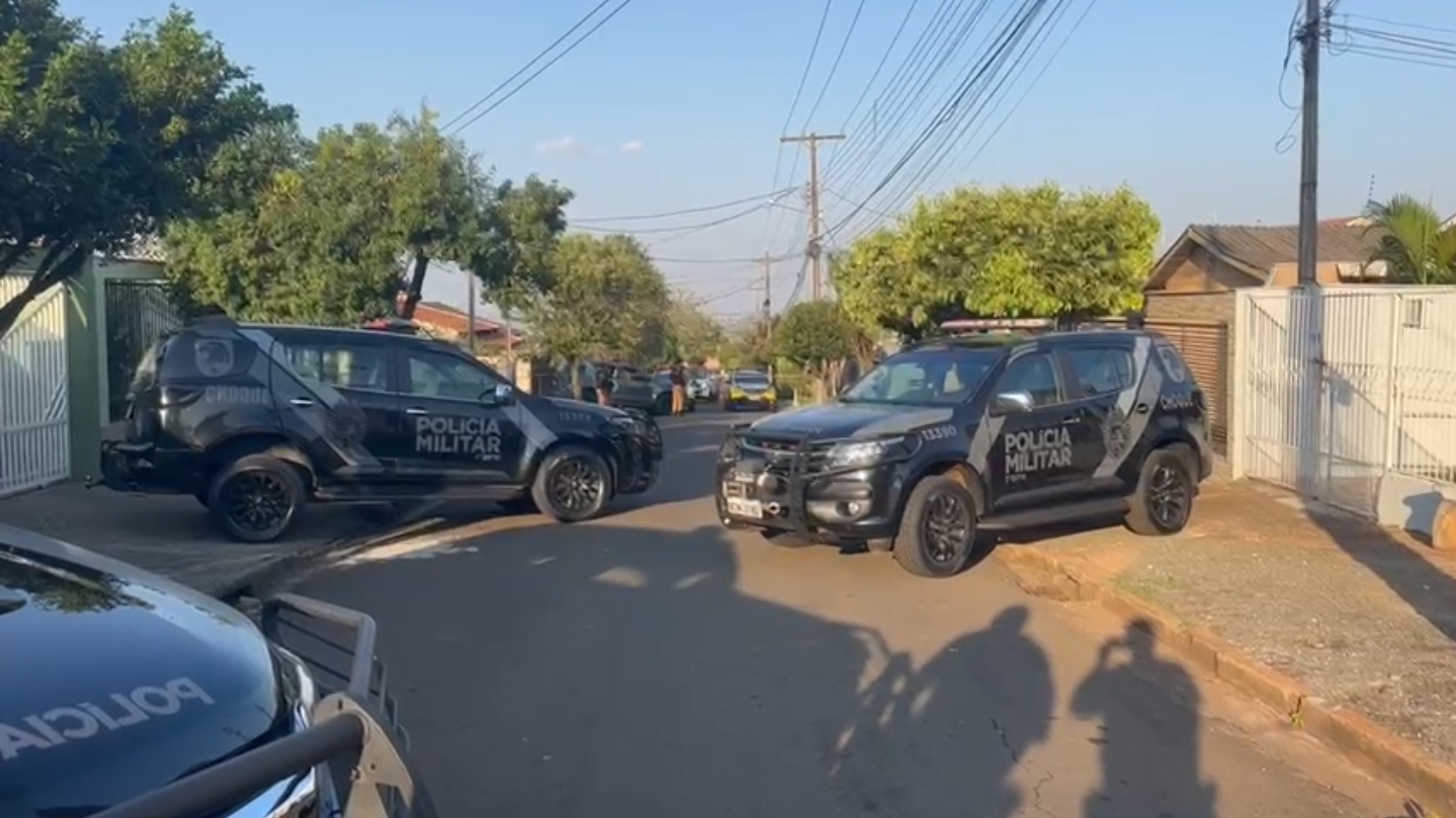 HOMEM COM DOIS MANDADOS DE PRISÃO EM ABERTO MORRE EM CONFRONTO COM A PM NA ZONA NORTE DE LONDRINA 