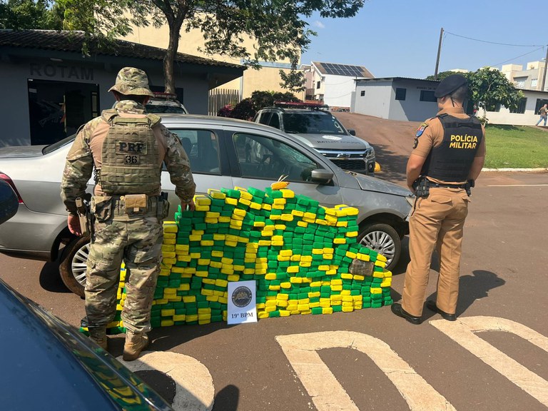 ADOLESCENTE É ABANDONADA COM 300 KG DE MACONHA NO OESTE DO PARANÁ 