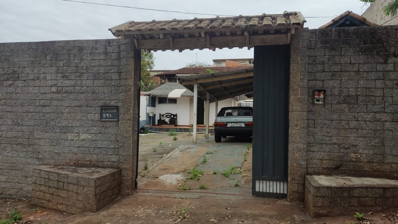 PM RECUPERA CARRO FURTADO ESCONDIDO NA GARAGEM DE IMÓVEL VAZIO NA VILA RECREIO 