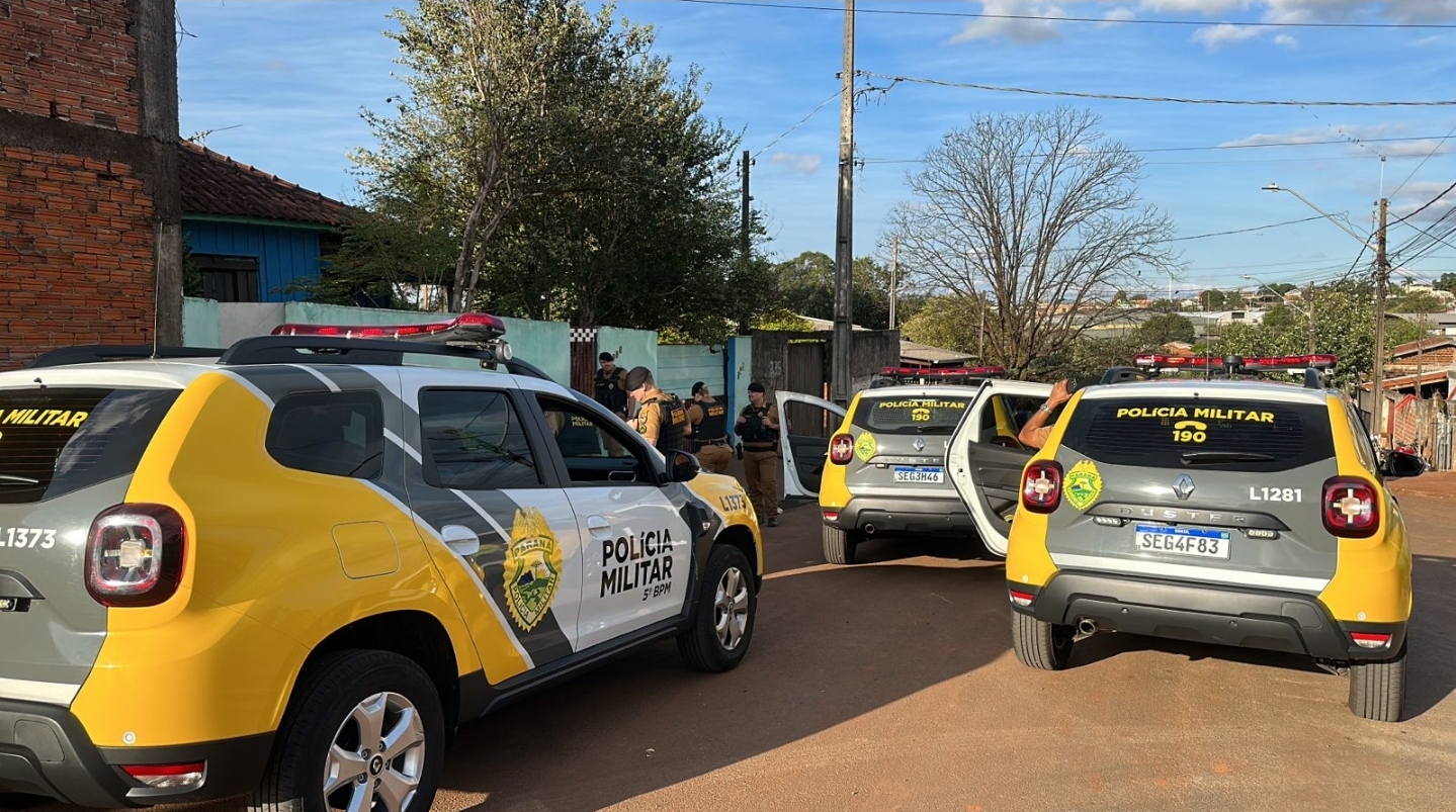 HOMEM É PRESO PELA PM COM DROGAS NA VILA MARISIA EM LONDRINA 