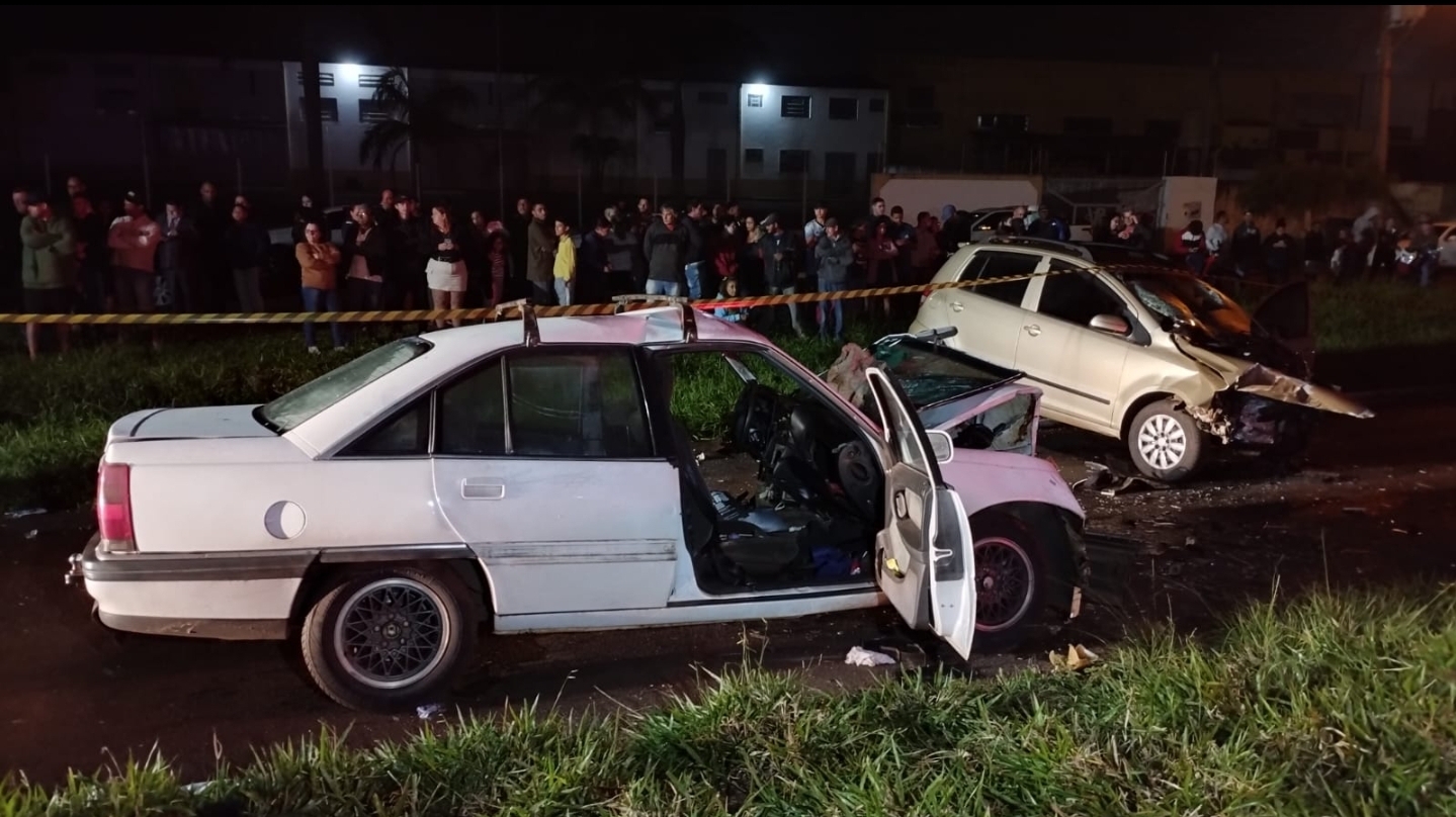 TRAGÉDIA NA RODOVIA: COLISÃO FRONTAL ENTRE DOIS CARROS DEIXA DUAS MULHERES MORTAS NA PR 218 EM SABÁUDIA 