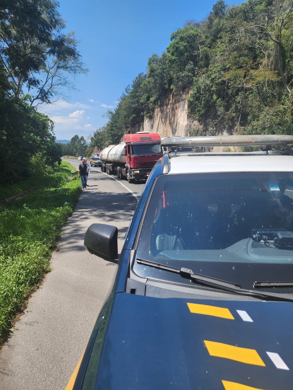 PRF RECUPERA VEÍCULOS DE CARGA MENOS DE 6 HORAS APÓS O ROUBO 