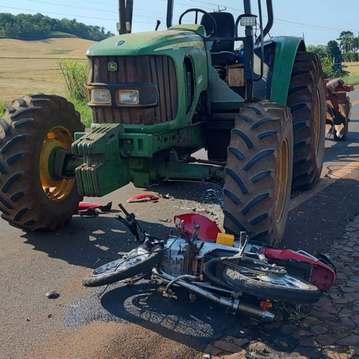 JOVEM MORRE EM ACIDENTE ENVOLVENDO MOTO E TRATOR NA PR 281 NO SUDOESTE DO PR