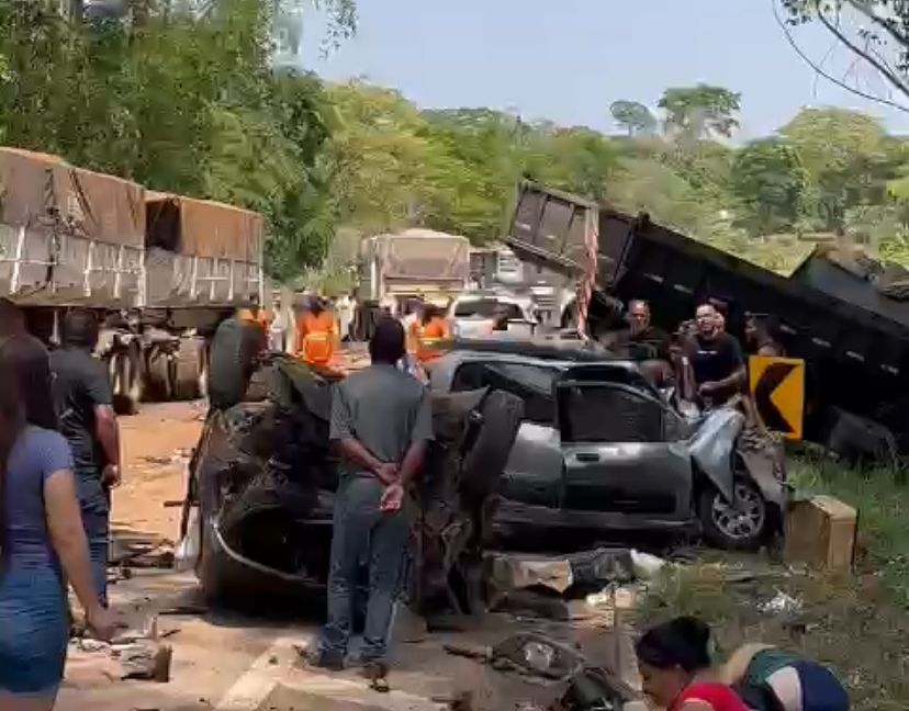 QUATRO PESSOAS MORRERAM EM ACIDENTE ENVOLVENDO 18 VEÍCULOS NA BR 414, EM GOIÁS 