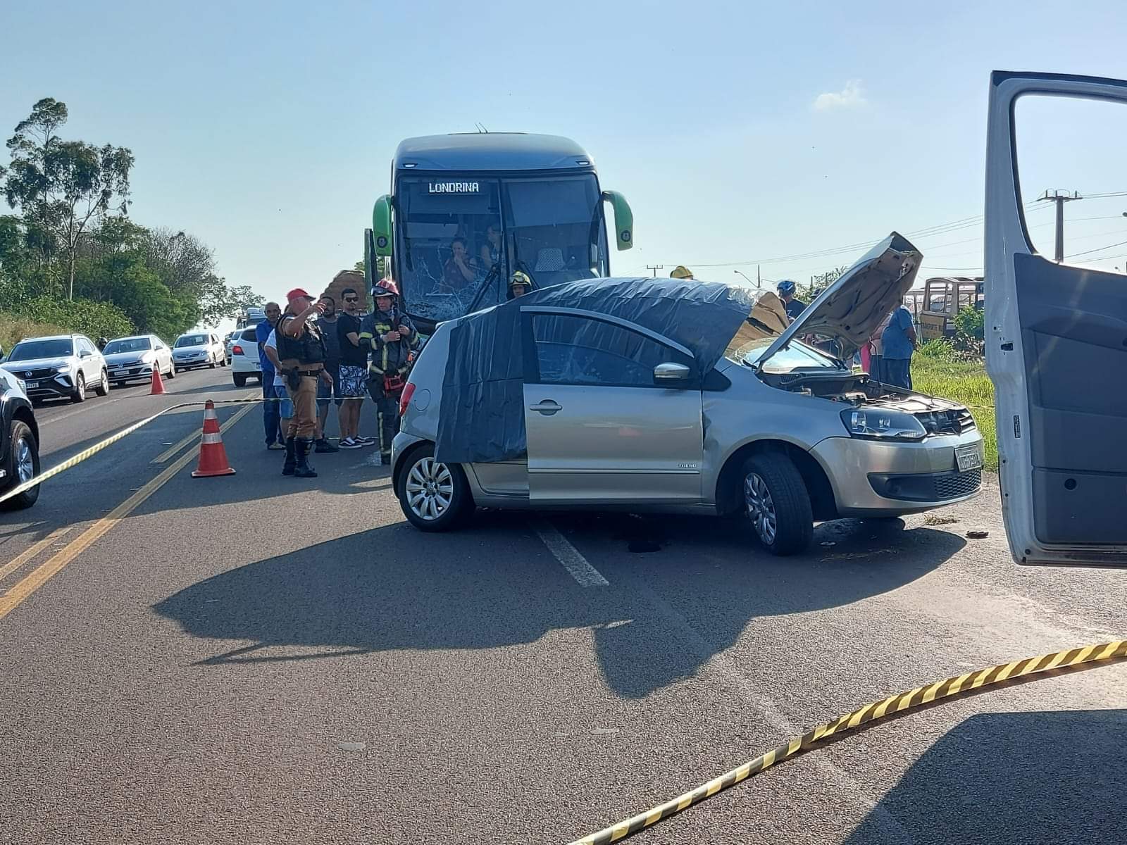 CASAL MORRE EM ACIDENTE ENTRE CARRO E ÔNIBUS NA PR-323, EM CIANORTE 