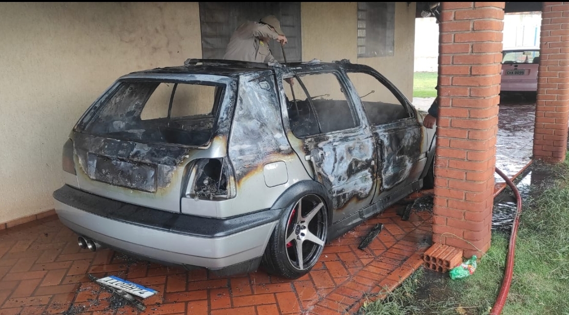 SOGRO ATEIA FOGO NO CARRO DO GENRO EM IBIPORÃ