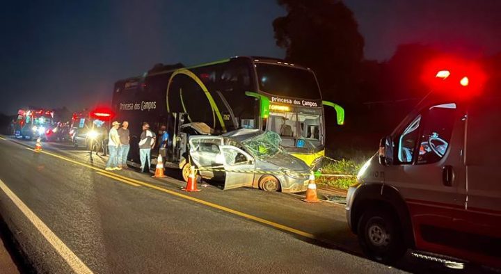 ACIDENTE ENTRE CARRO E ÔNIBUS DA PRINCESA DOS CAMPOS DEIXA 1 MORTO E 4 FERIDOS, EM CANDÓI