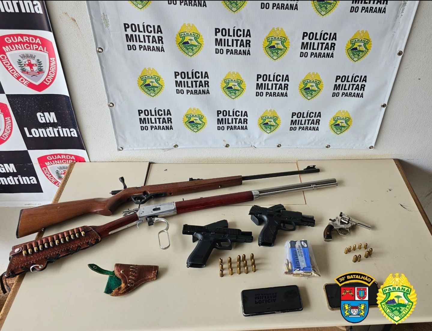 PM PRENDE TRÊS SUSPEITOS, APREENDE ARMAS, MUNIÇÕES E RECUPERA CARRO ROUBADO NO RJ EM JATAIZINHO 