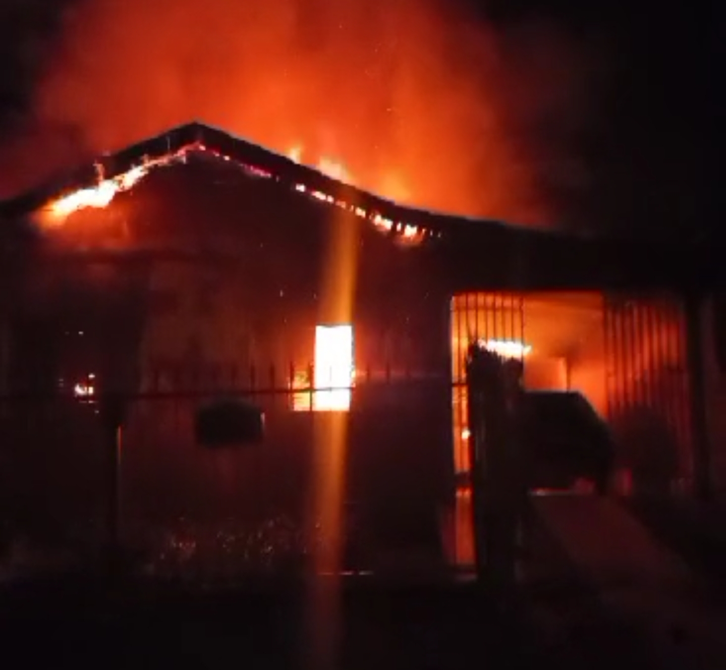 PAI E FILHA MORREM APÓS CASA PEGAR FOGO EM LONDRINA 