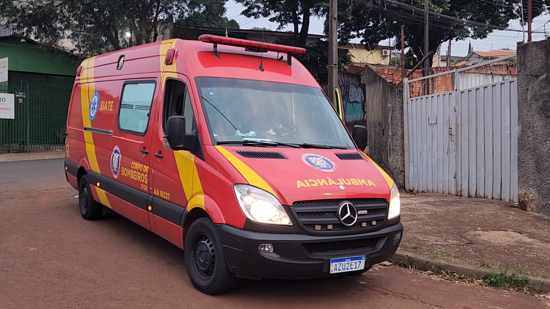 ACIDENTE DE MOTO DEIXA JOVEM FERIDO NA VILA CASONI, EM LONDRINA 