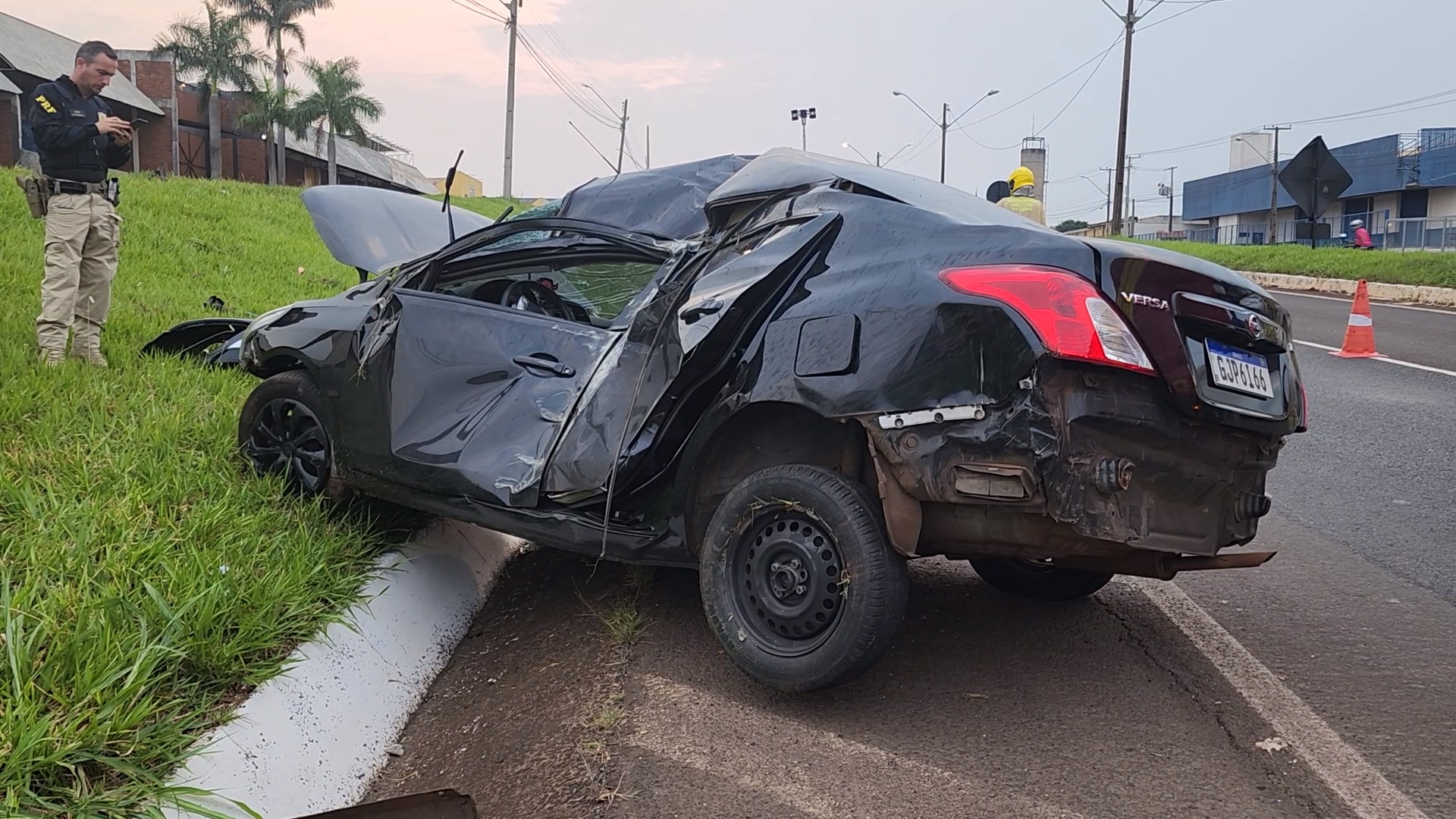 MULHER FICA FERIDA EM CAPOTAMENTO DE VEÍCULO NA BR-369, EM LONDRINA 