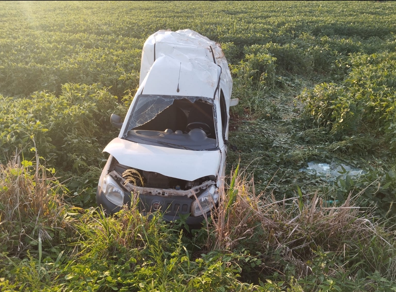 HOMEM FICA FERIDO DEPOIS DE CAPOTAR VEÍCULO NA PR-525, NO NORTE DO PR