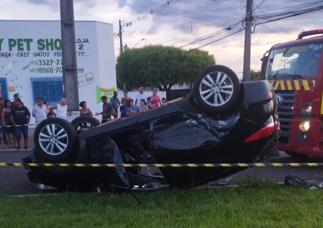 MENINO DE TRÊS ANOS FICA GRAVEMENTE FERIDO APÓS ACIDENTE ENTRE DOIS CARROS NA ZONA NORTE DE LONDRINA 