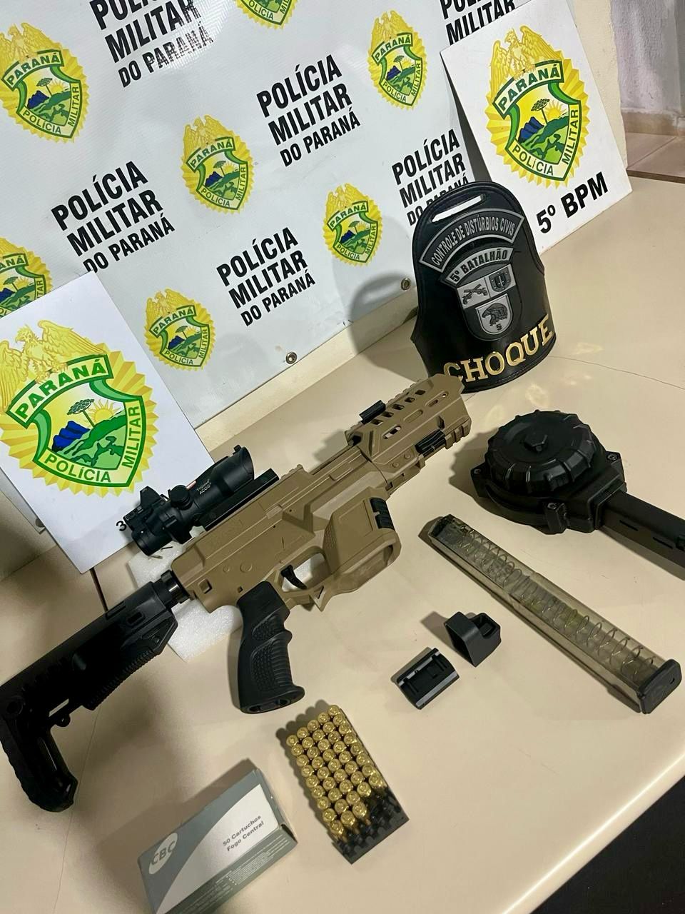 POLÍCIA APREENDE ARMAMENTO E MUNIÇÕES DURANTE ABORDAGEM EM LONDRINA; UM HOMEM FOI PRESO 