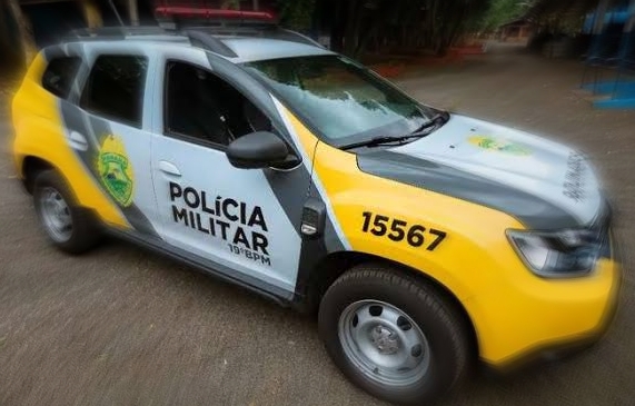 MULHER ESPIRRA LEITE MATERNO EM POLICIAL MILITAR DURANTE ABORDAGEM NO OESTE DO PR