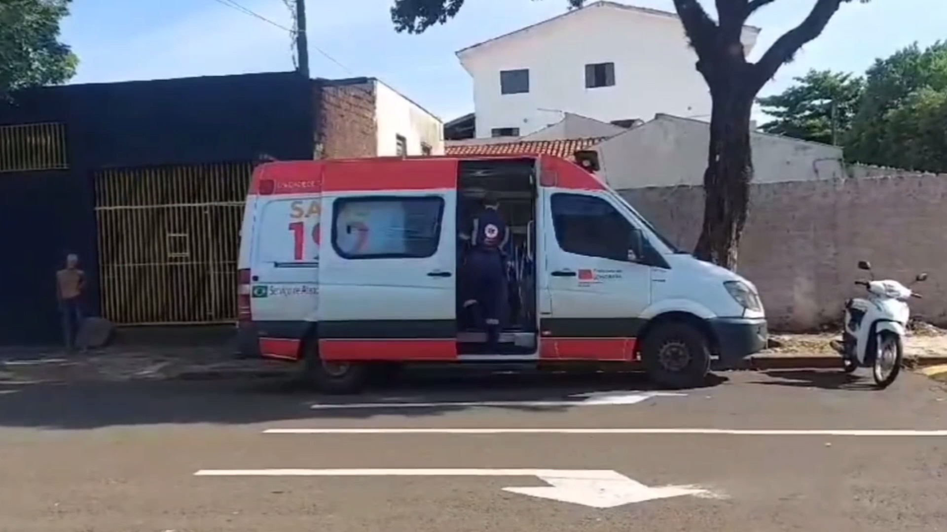 MULHER EM SITUAÇÃO DE VULNERABILIDADE DÁ À LUZ NA RUA EM LONDRINA 