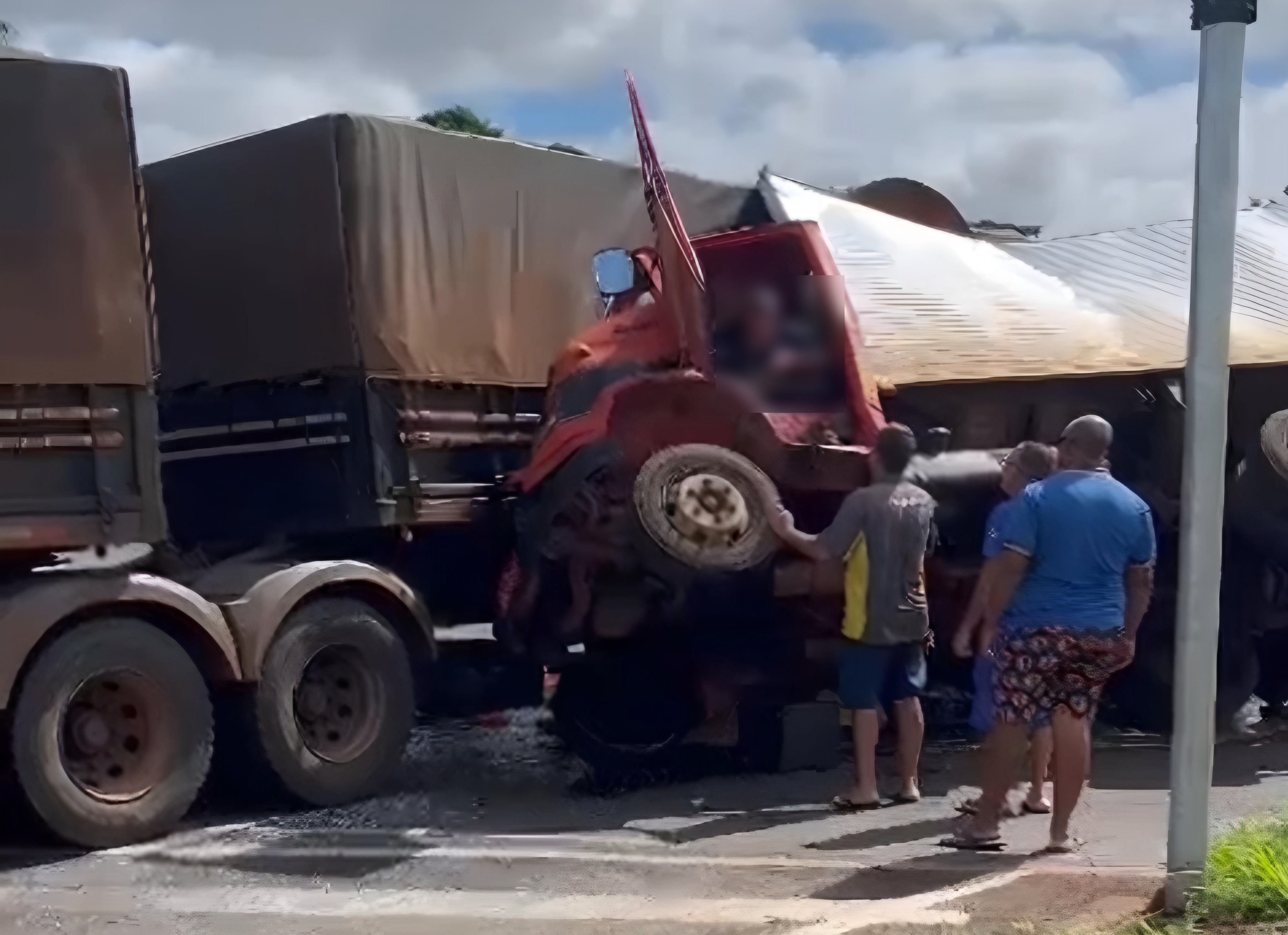 HOMEM MORRE EM ACIDENTE NA BR-369 EM LONDRINA 