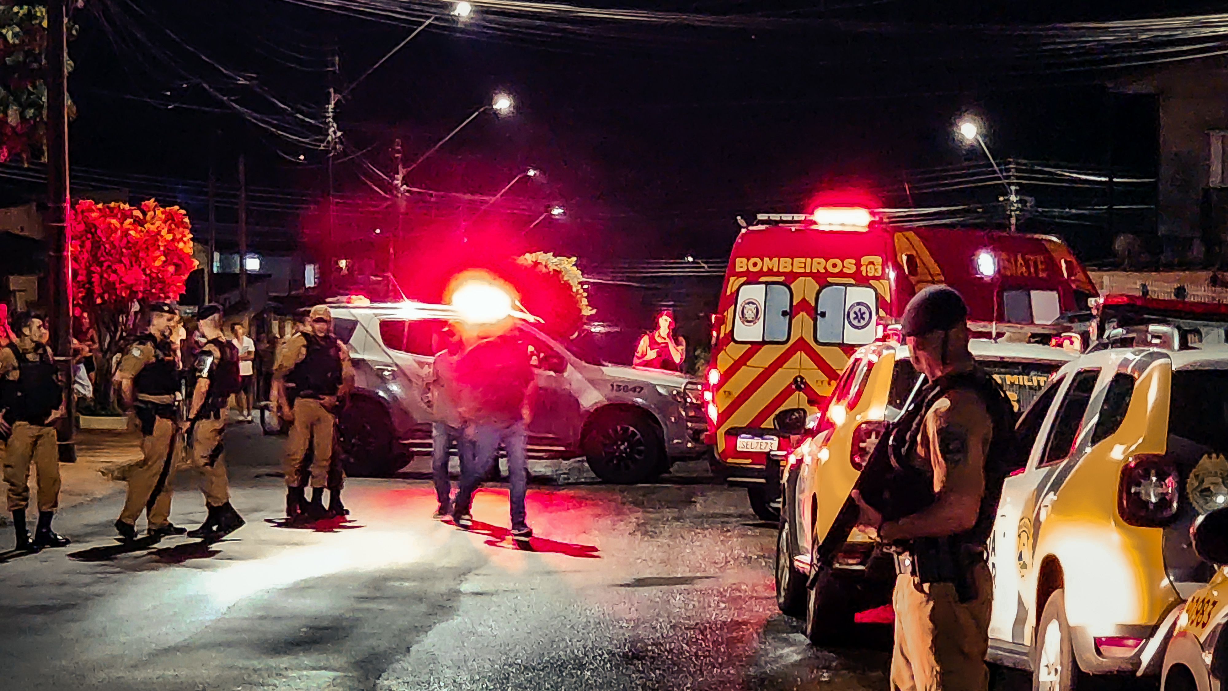 HOMEM ARMADO É BALEADO APÓS AMEAÇAR ATIRAR CONTRA POLICIAIS MILITARES DURANTE FUGA EM LONDRINA 