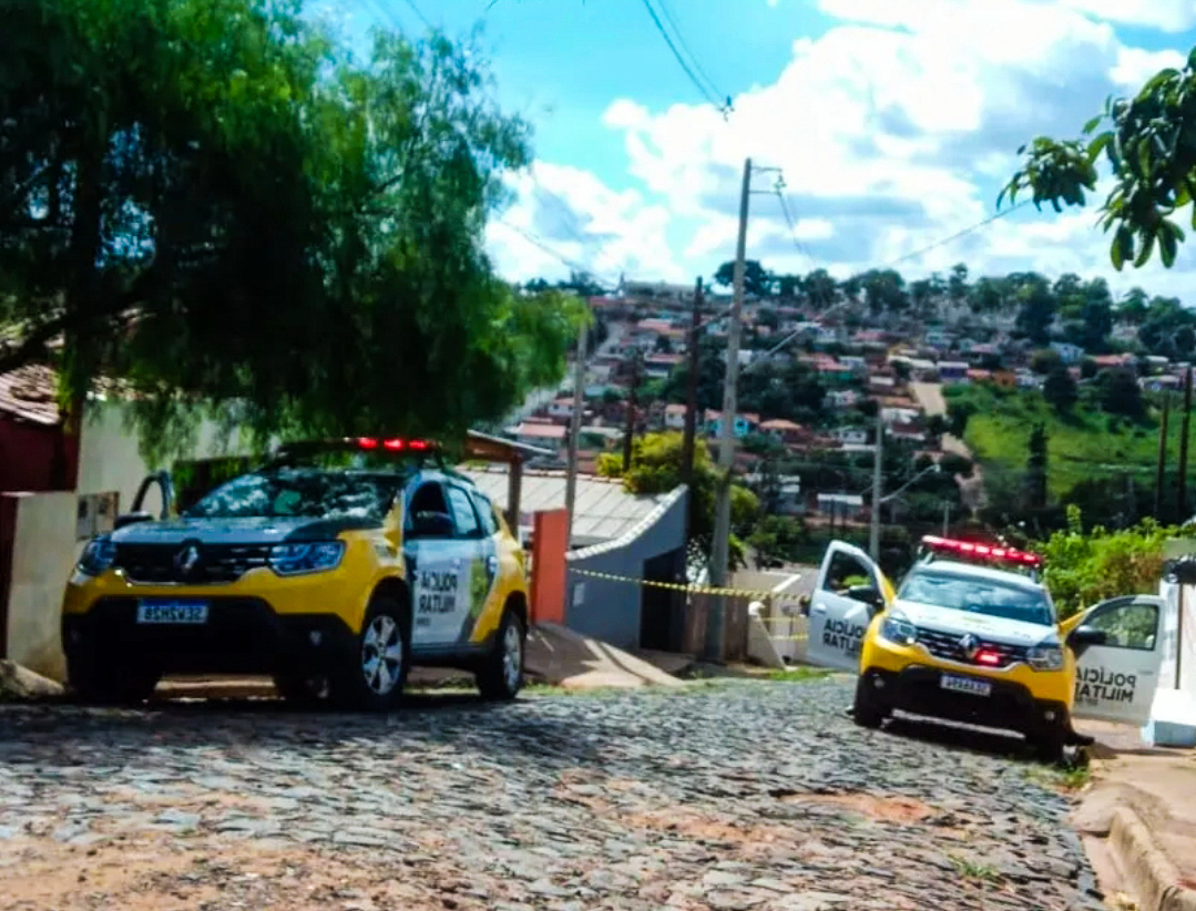 HOMEM MATA O IRMÃO COM FACADA NO PESCOÇO EM WENCESLAU BRAZ 