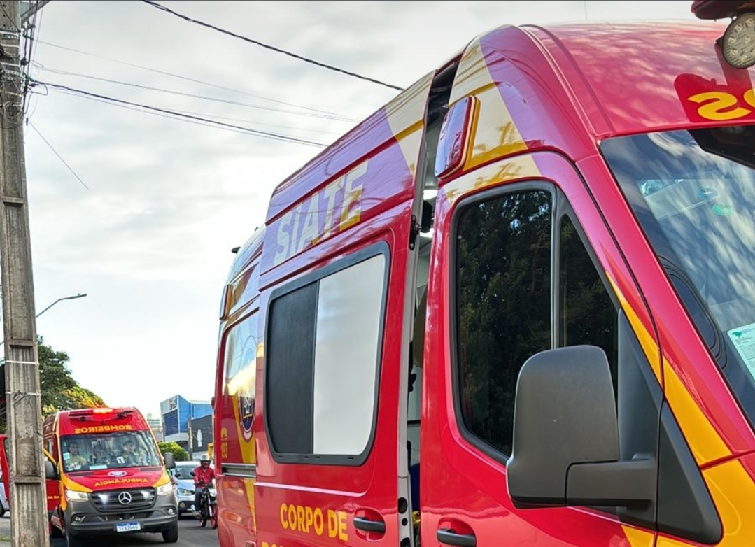 ÔNIBUS RAMPA FAIXA ELEVADA E SEIS PASSAGEIROS FICAM FERIDOS EM ACIDENTE NA AVENIDA MARINGÁ 