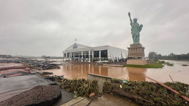 IMAGENS IMPRESSIONANTES: LOJA DA HAVAN EM LAJEADO NO RS FICA SUBMERSA APÓS ENCHENTE