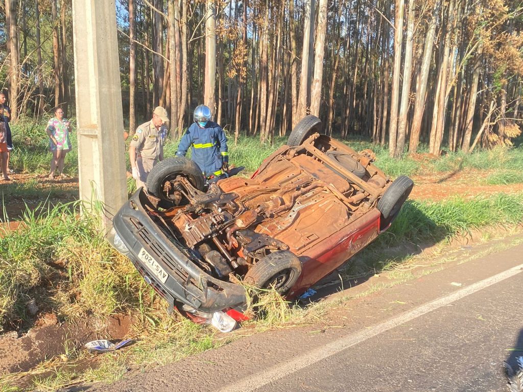 IDOSO MORRE E JOVEM FICA FERIDO APÓS ACIDENTE NA BR-376, EM APUCARANA 