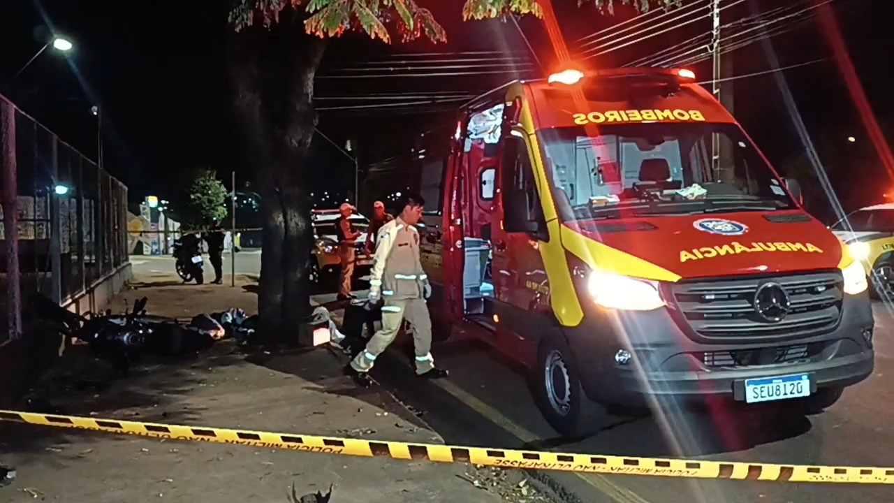 MOTOCICLISTA MORRE APÓS BATER EM ÁRVORE NA DUQUE DE CAXIAS EM LONDRINA 